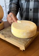 Queijo canastra R$15 a cada 100 GRAMAS